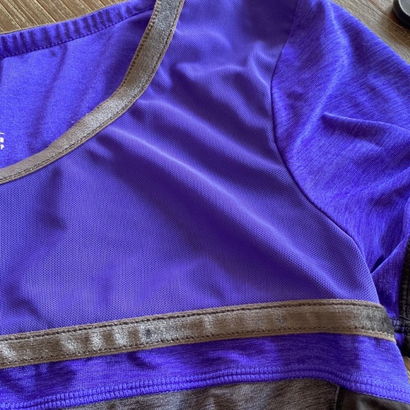 MPG workout top in purple, grey and black, size small. - Picture 4 of 10